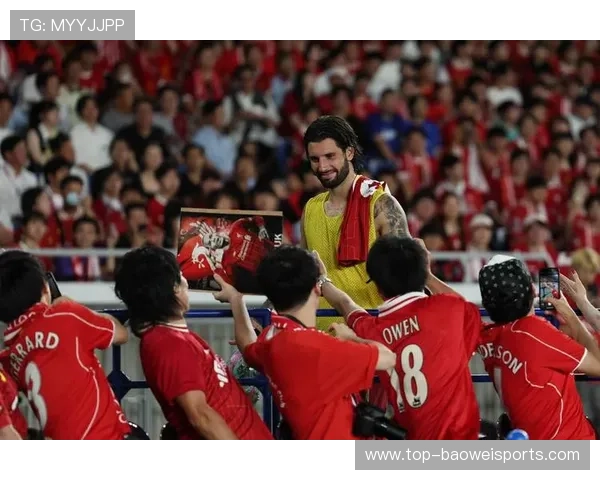 与足球球星击掌的瞬间亲身体验，感受球场内的激情与互动